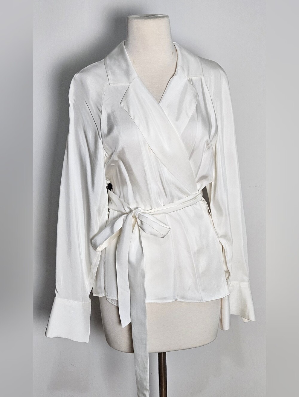 Banana Republc Women's Satin Wrap Robe Top - White